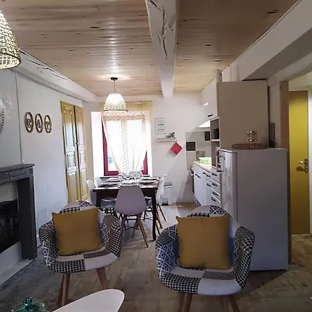 Appartement Cozy Dans Maison Privee Tauves Exterior photo