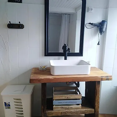 Appartement Cozy Dans Maison Privee Tauves Exterior photo