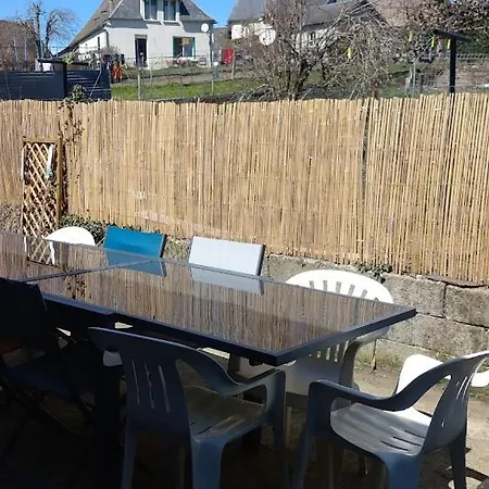 Appartement Cozy Dans Maison Privee Tauves Exterior photo